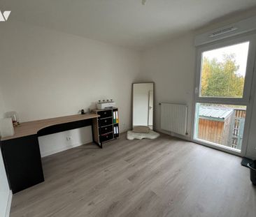 LE RHEU - Maison en lotissement - 2 chambres - jardinet - Photo 4