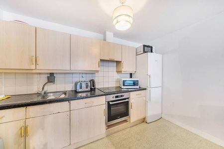 3 bedroom flat to rent - Photo 4