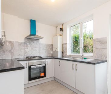 2 bed House - Mid Terrace To Let - Photo 3