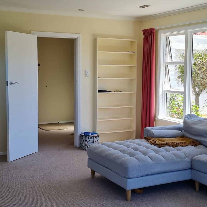 Charming 3BR Home - Paraparaumu Beach! - Photo 1