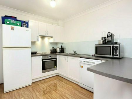 Convenient Apartment - Photo 2