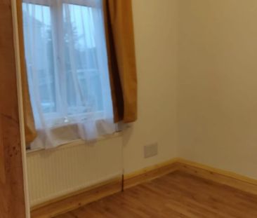 2 Bed Flat, Headstone Gardens, HA2 - Photo 4