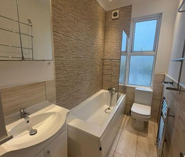 3 bedroom flat to rent - Photo 3