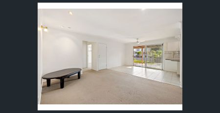 Low-maintenance single level waterfront home - Photo 3