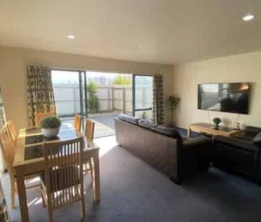 Furnished 3BR Townhouse in Christchurch - Photo 2