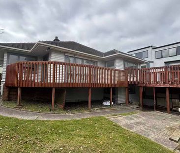 4-bedroom home in Te Atatu South - Photo 5