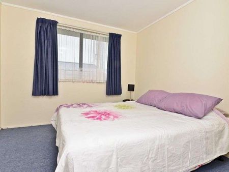 Charming 3BR Family Home in Nawton - Photo 4