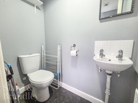 1 bedroom in a house share to rent - Photo 4