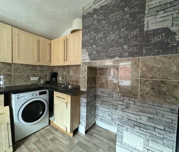 Hightown, CREWE - Photo 2