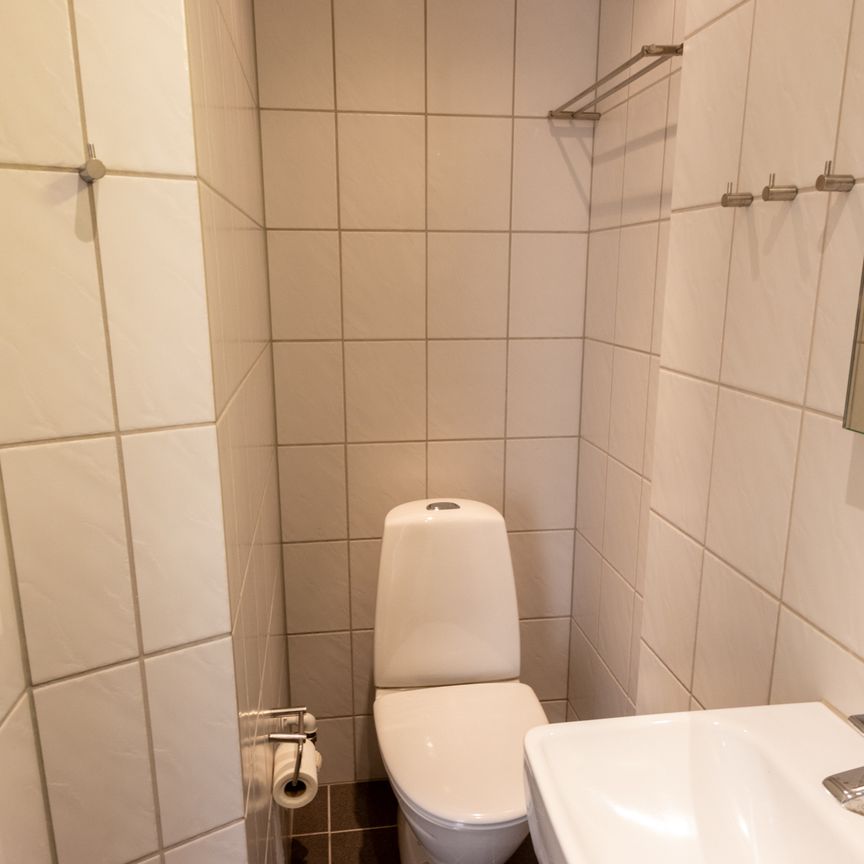 Lys toværelseslejlighed i Aalborg Vestby med nærhed til fjorden - Foto 1