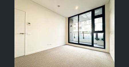 Bright, Modern & Oversized 1-Bedroom in Prime Erskineville Location - Photo 2