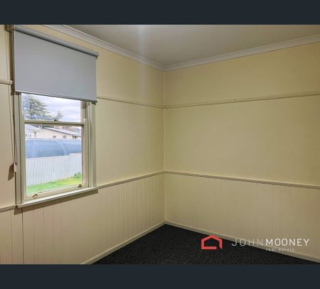 12 McDonough Avenue, Mount Austin, NSW 2650 - Photo 3