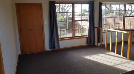 Sunny 3BR Home with garden! - Photo 4