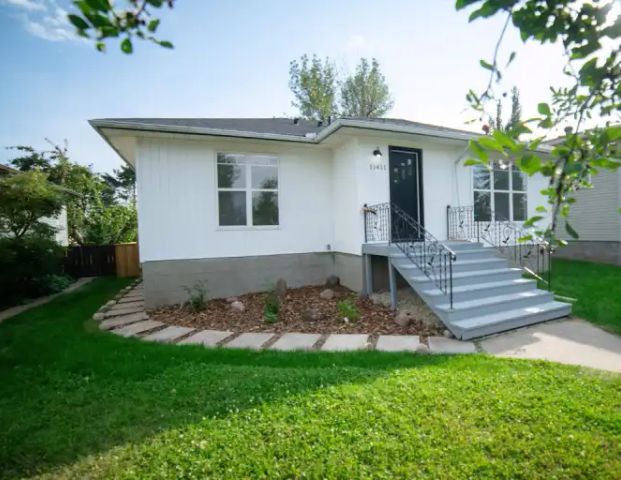 $2,200 – Designer 3-Bedroom Main Floor Unit| Gourmet Kitchen, 2 Spa Baths | 11411 112 Avenue Northwest, Edmonton - Photo 1