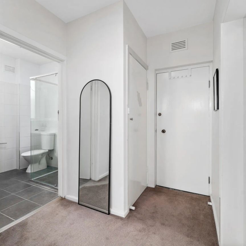 One-Bedroom Apartment in an Unbeatable Location! - Photo 1