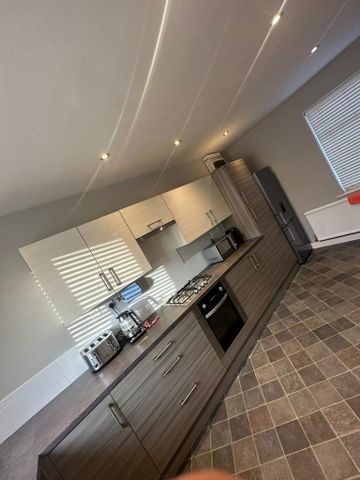 1 bedroom in a house share to rent - Photo 3