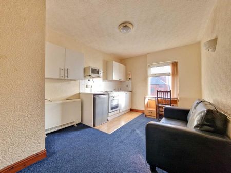 1 bedroom flat to rent - Photo 2