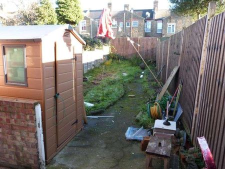 Hawthorn Road, Edmonton, N18 - Photo 4