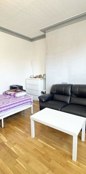 Flat 3 163 Hyde Park Road - Photo 1