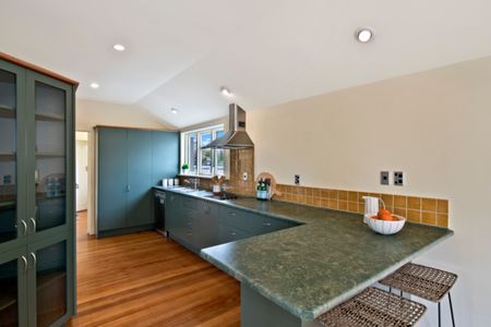 Sunny 3 Bedroom standalone house in Bryndwr Rd - Photo 5