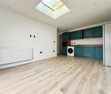 Elm Close, Twickenham, TW2 5JR - Photo 4