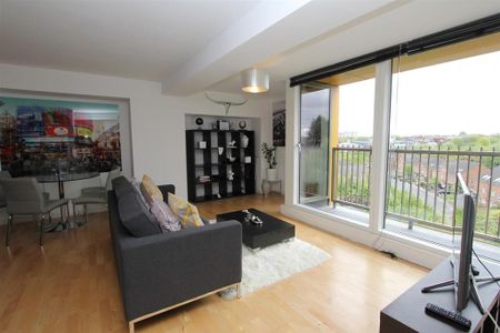 1 bedroom flat to rent - Photo 2
