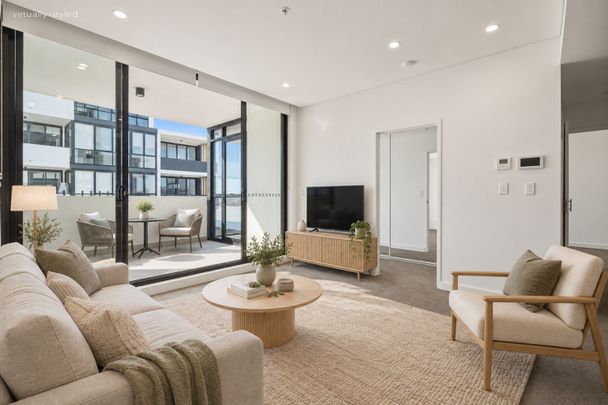 Spacious Sixth-Floor Apartment with Stunning Botany Bay Views - Photo 1