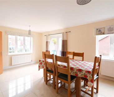 4 bedroom detached house to rent - Photo 2
