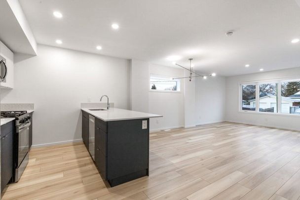 Edmonton Unfurnished townhouse Rental in Britannia Youngstown - Brand-New 3 Bedroom Townhome for Rent in West Edmonton | Modern Living Near WEM - Photo 1