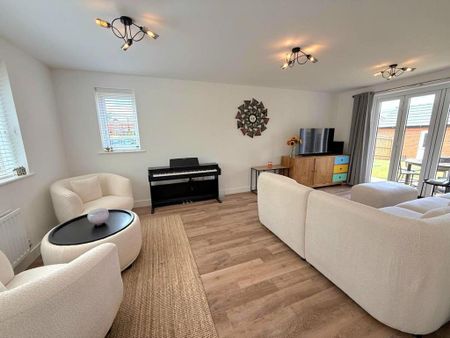 5 bedroom detached house to rent - Photo 2