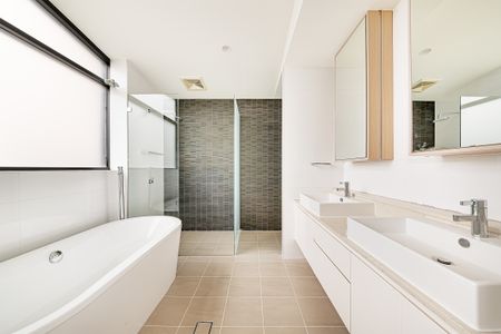 10 Barr Street, Camperdown NSW 2050 - House For Rent | Domain - Photo 5