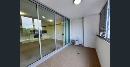Stunning One Bedroom Apartment in Homebush - Photo 2