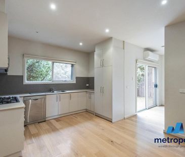 LIGHT AND BRIGHT IMMACULATELY MAINTAINED HOME - Photo 2