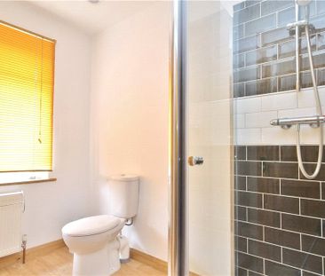 Marsh Lane, Addlestone, Surrey, KT15 1UN - Photo 3