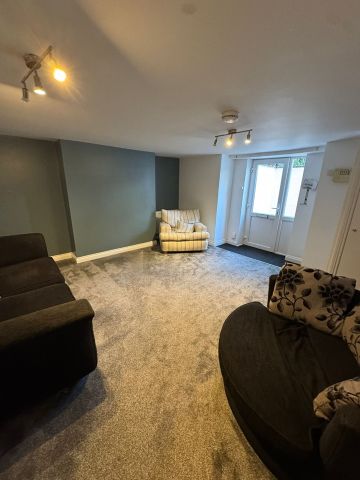 1 Bed Flat, Withington Road, M16 - Photo 2