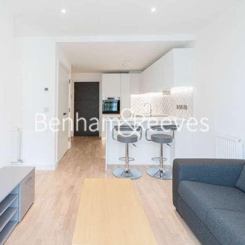 Greenleaf Walk, Southall, UB1 - Photo 1