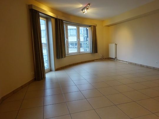 Lichtrijk hoekappartement met 2 kamers, ruim terras met prachtig zicht en garage - Photo 1