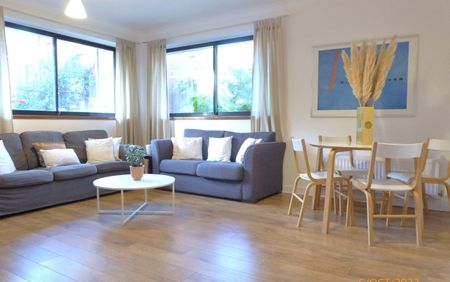 1 Bed Flat, Stuart House, W14 - Photo 2