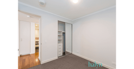 Apartment living at its best! - Photo 4