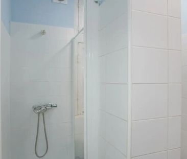 Room in a shared 6-bedroom apartment for rent in Palacio, Madrid - Foto 6