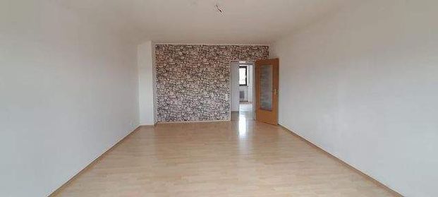 Gemütliche 4-Zimmer-Dachgeschosswohnung mit Balkon in ruhiger Lage von Viechtach - Photo 1