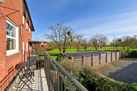 A modern and light apartment with views of The Long Walk in a much sought after private road in Windsor. - Photo 3