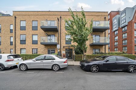 Blairderry Road, London, SW2 - Photo 2