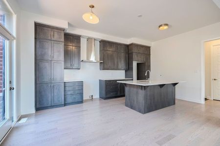 For Lease - 3105 Travertine Drive, Oakville, Ontario - Photo 4