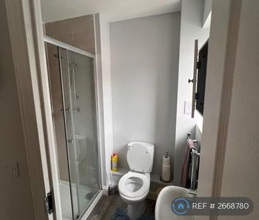 1 bedroom in a house share to rent - Photo 2