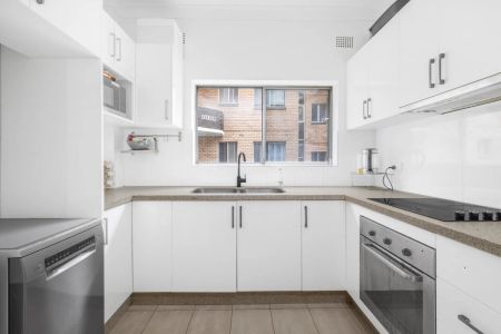 Spacious & Well-Located Two Bedroom Apartment - Photo 5