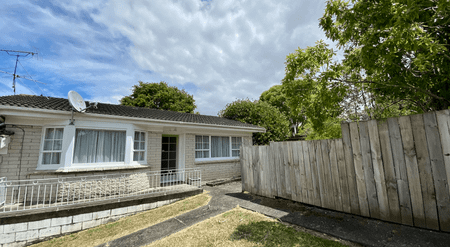 Spacious two-bedroom unit in St Johns! - Photo 3