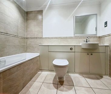 Victoria Mews, St. Judes Road, Englefield Green, Egham, TW20 0BF - Photo 5