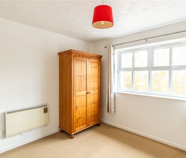 De La Warre Court, - Photo 1