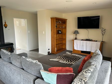 Two Bedroom Semi Furnished Cottage - Photo 4